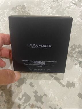 laura mercier Translucent Honey Pressed Setting Powder
